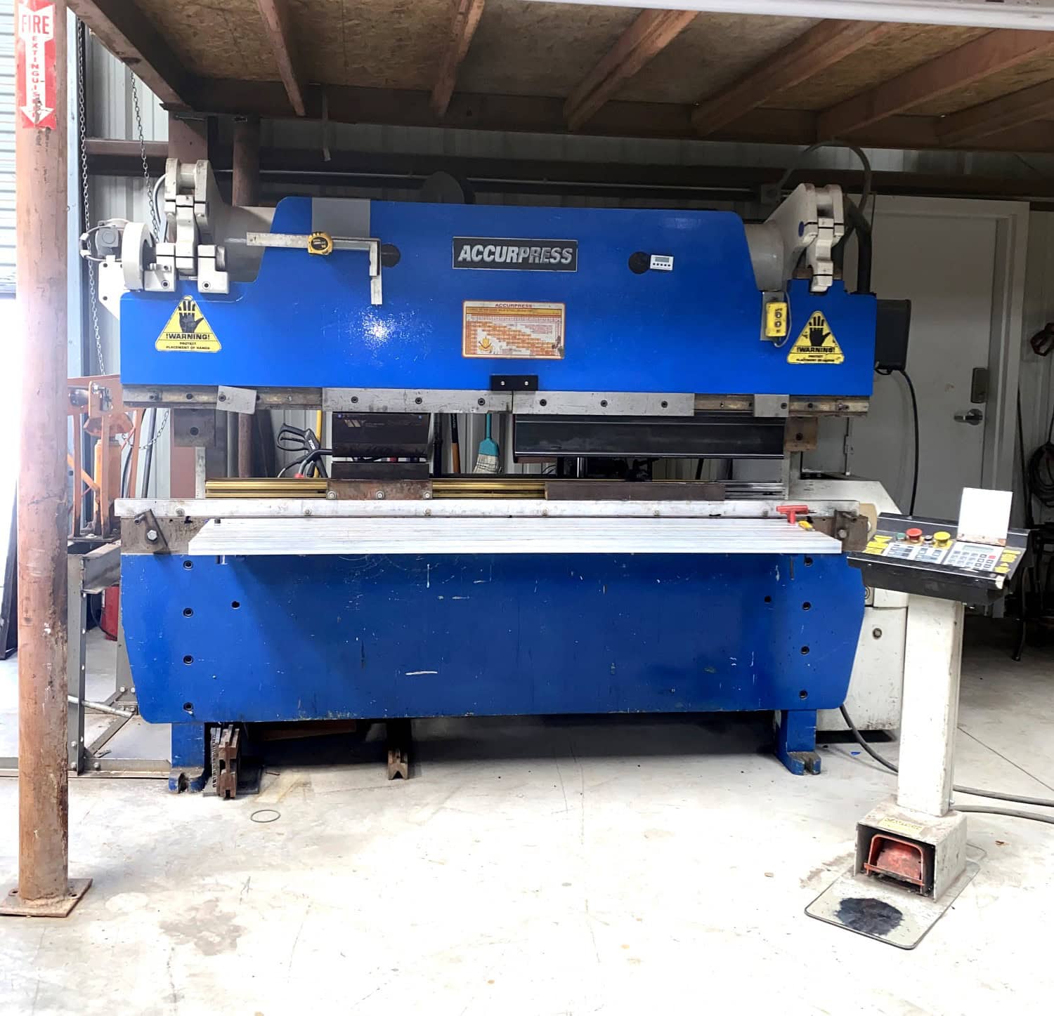 60 Ton x 8' Accurpress 7608 Press Brake