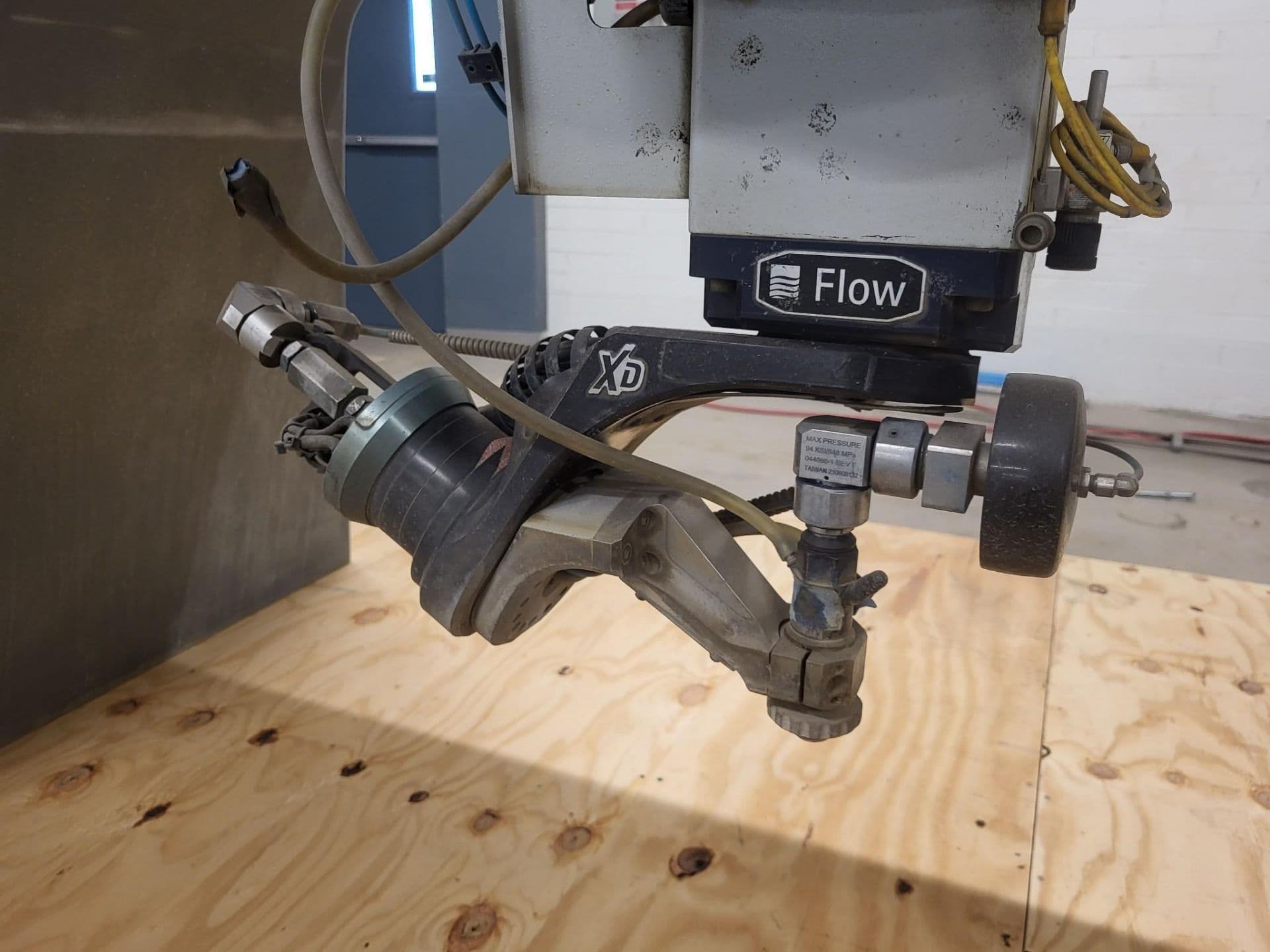 10' x 20' Flow Mach 4 5 Axis Waterjet