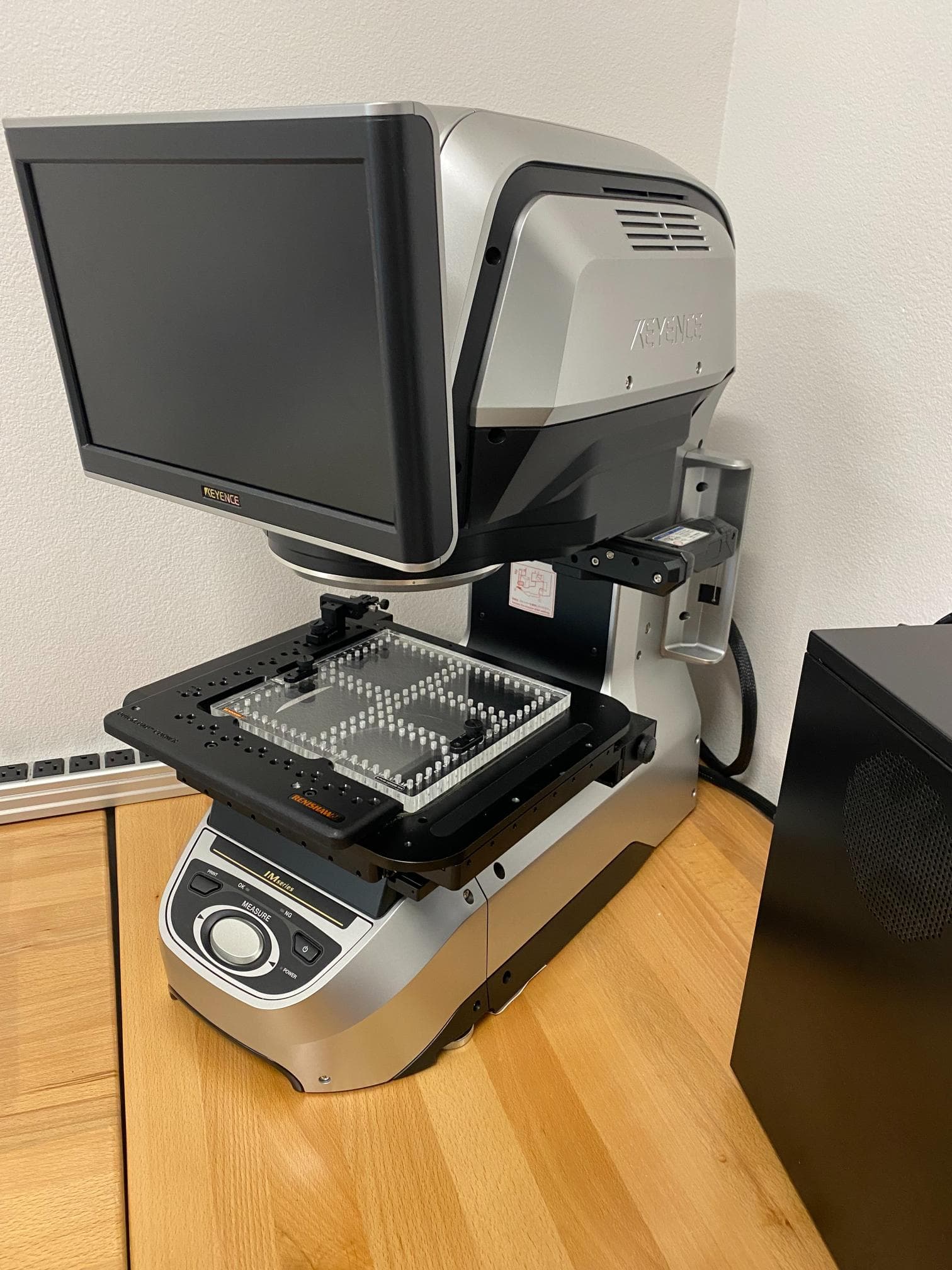 Keyence IM-8020 Image Dimension Measurement System
