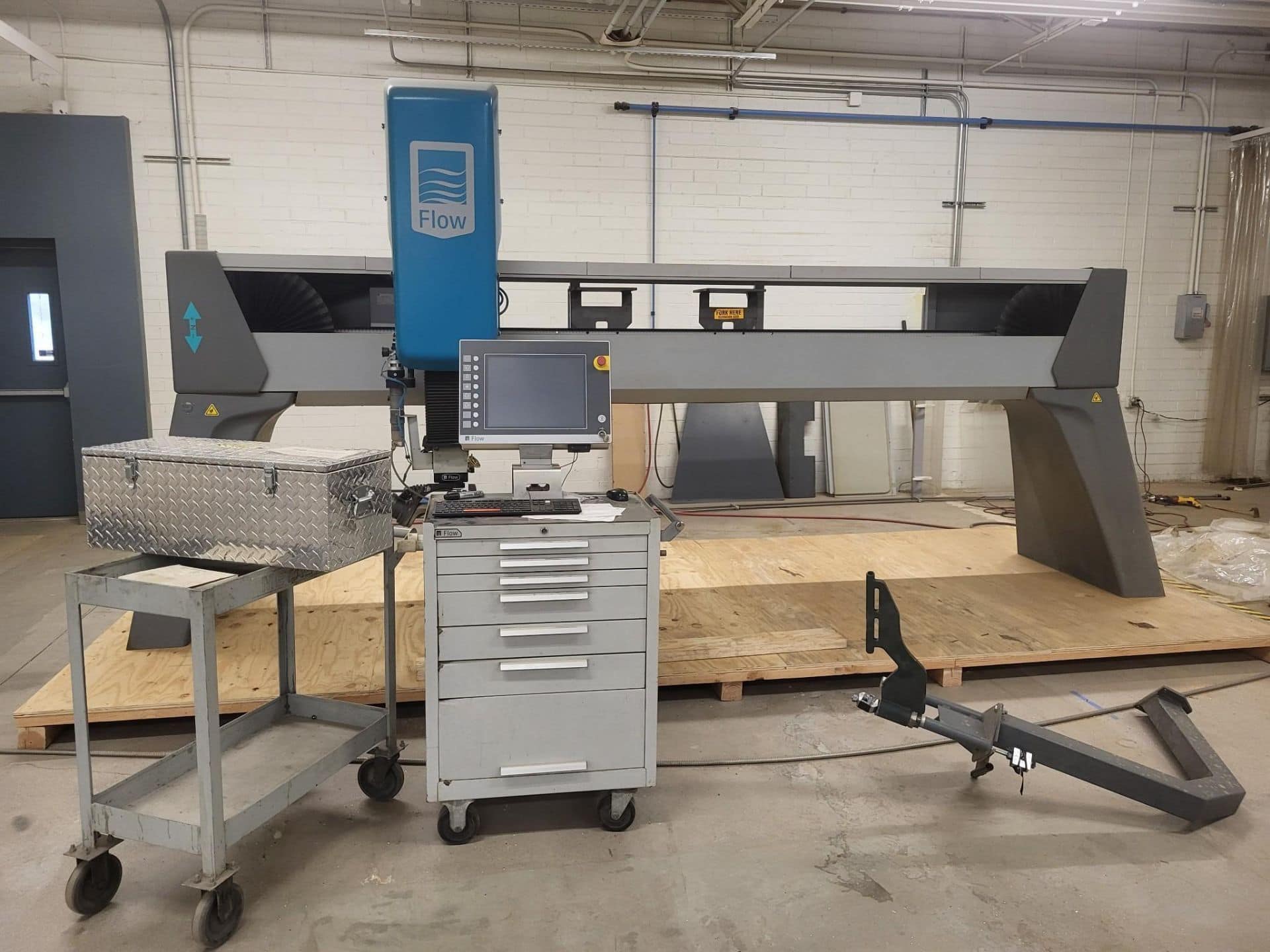 10' x 20' Flow Mach 4 5 Axis Waterjet