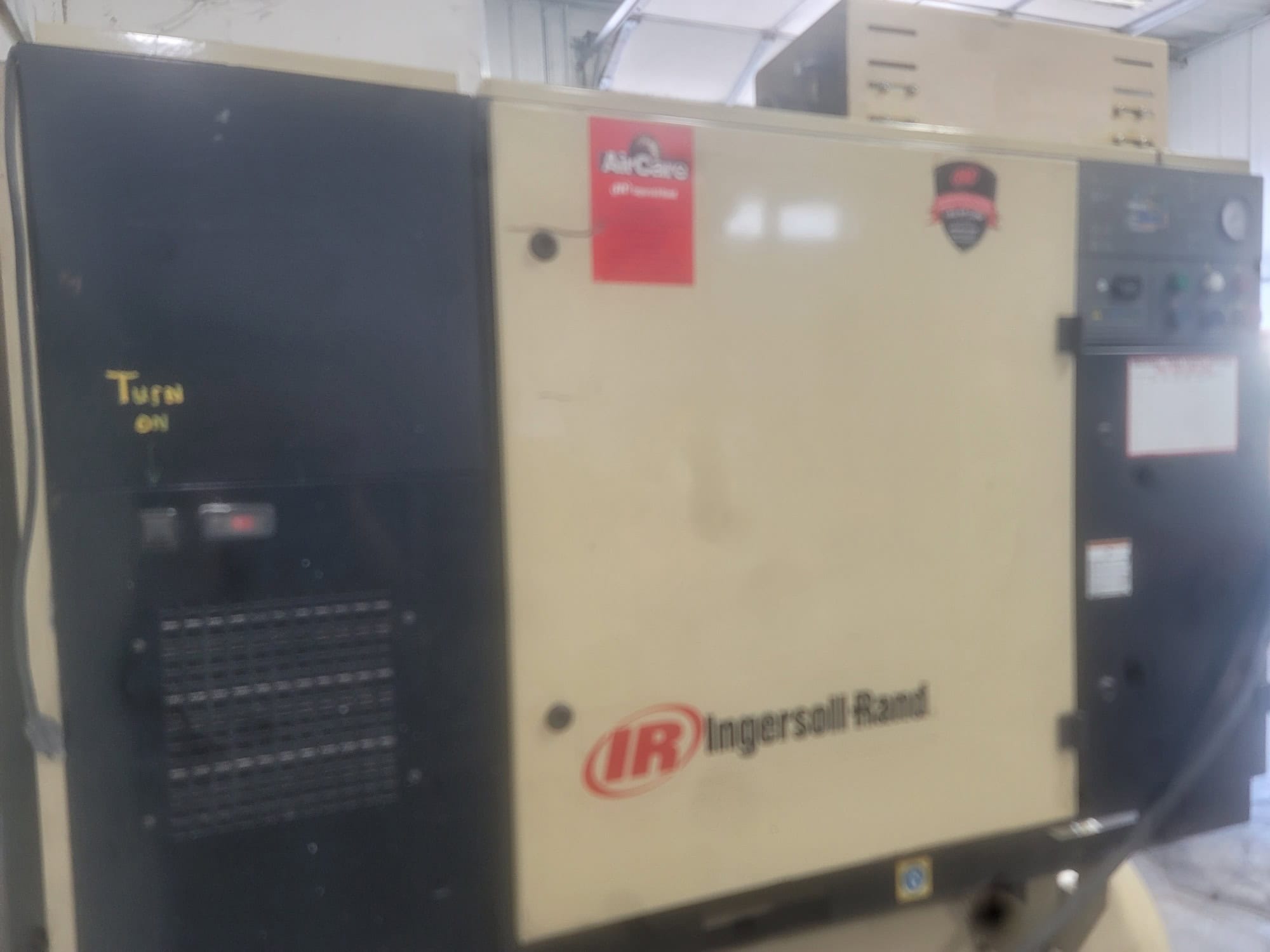 25 HP Ingersoll Rand UP6-25-125 Rotary Screw Air Compressor