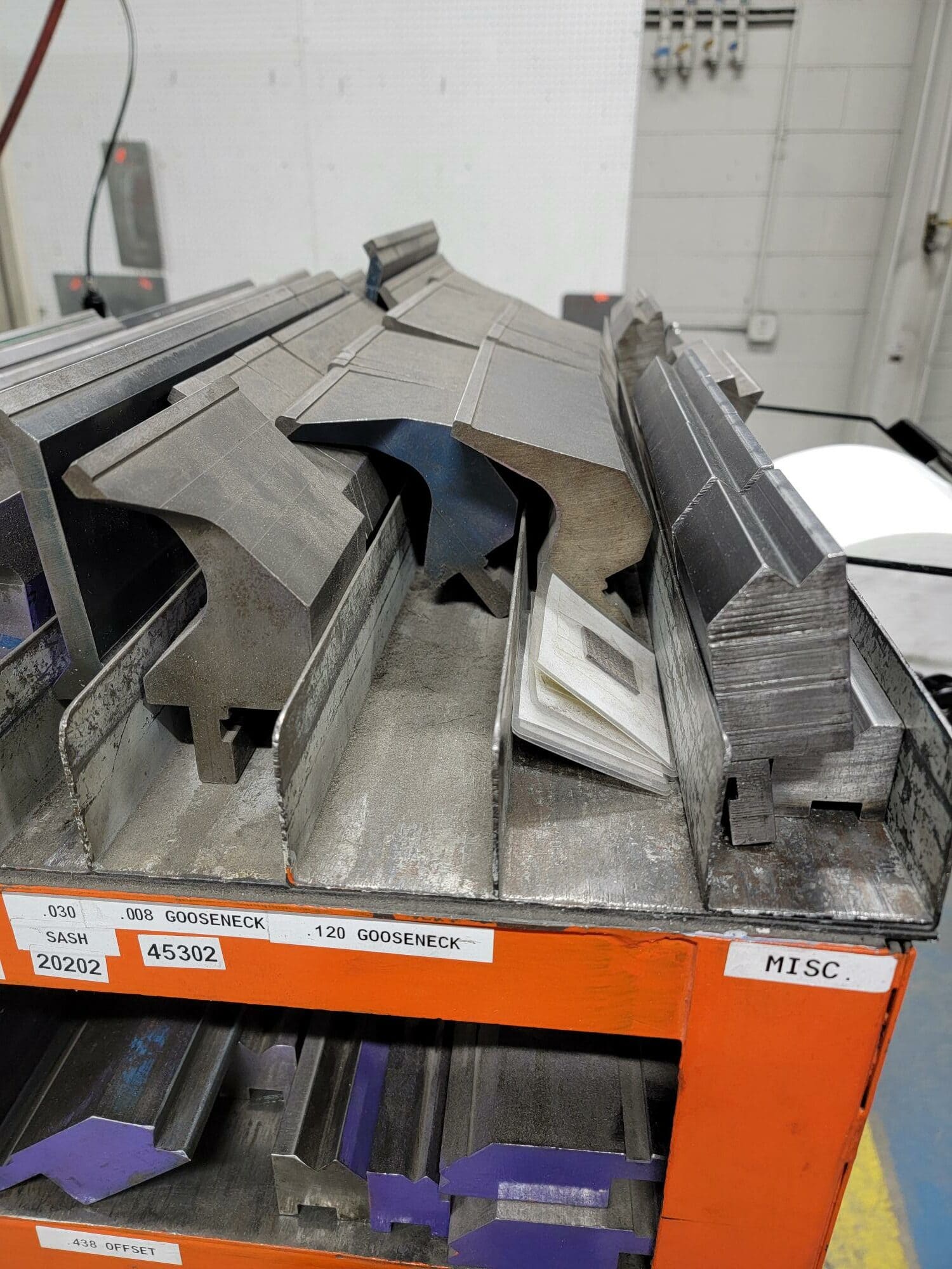 242 Ton x 14' Amada HFB2204 CNC Press Brake