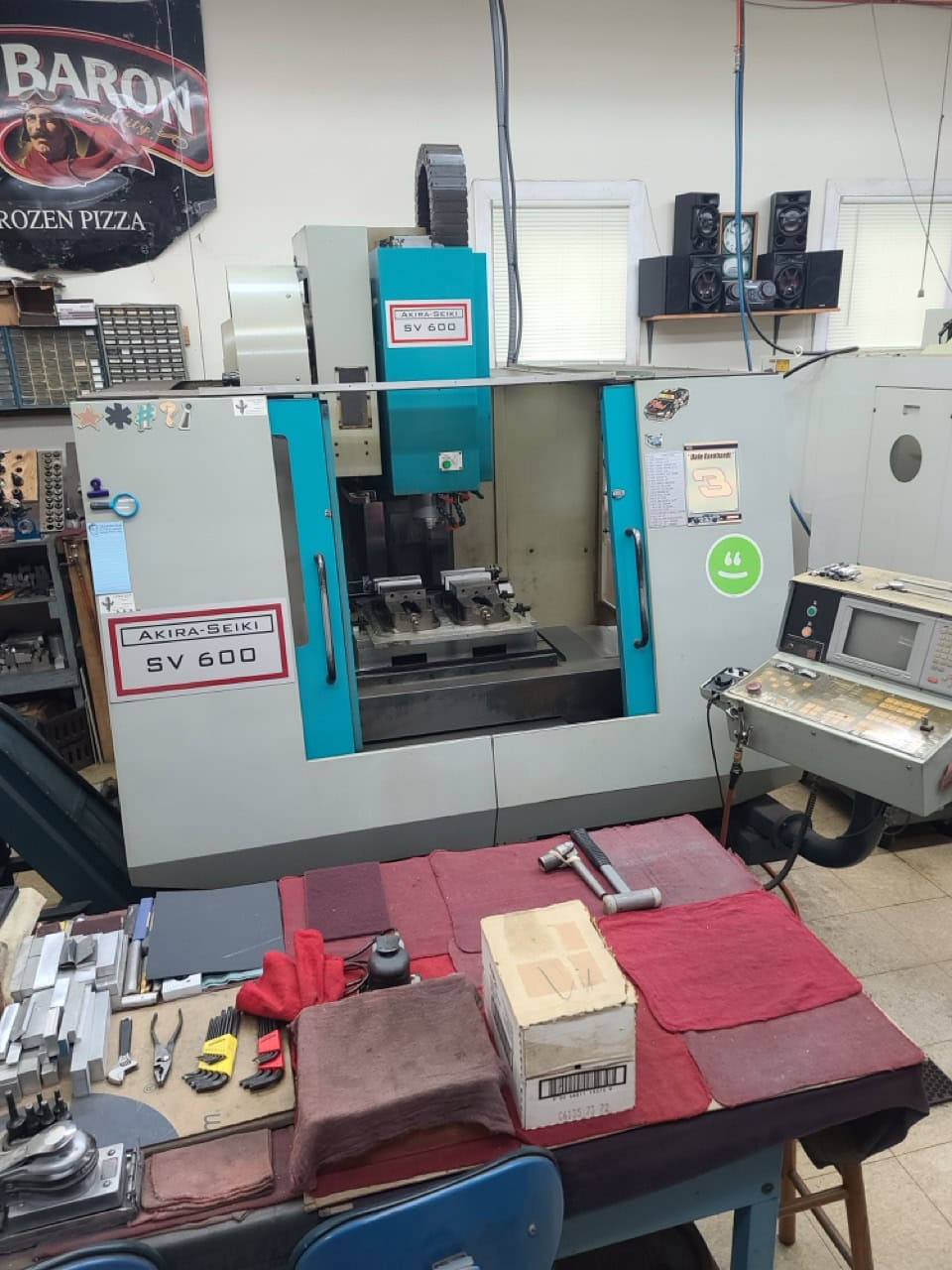 Akira Seiki SV600 CNC VMC, 1998 - New Spindle