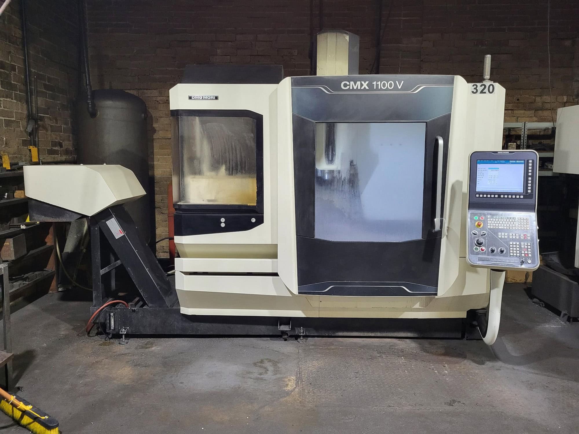 DMG MORI CMX 1100V VMC