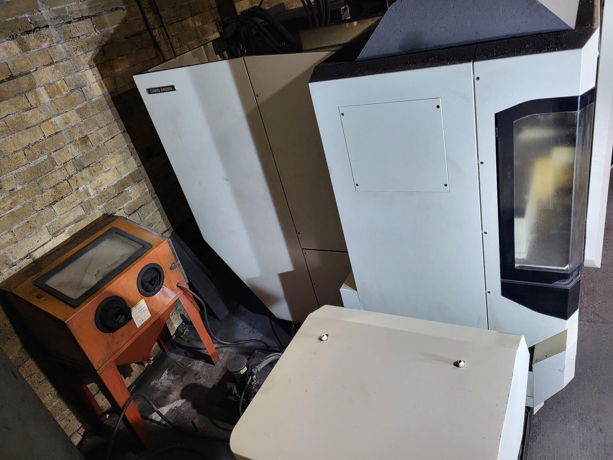 DMG MORI CMX 1100V VMC