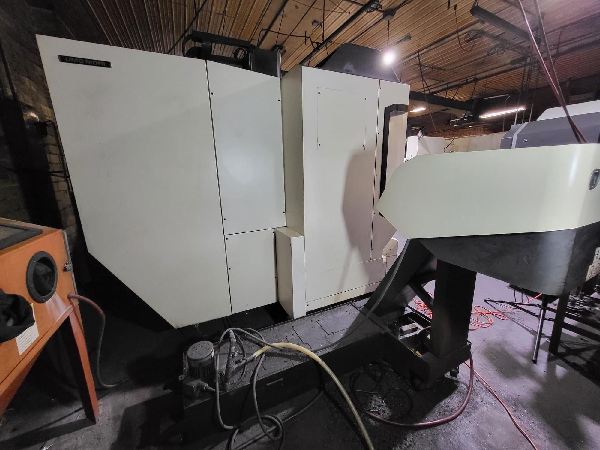 DMG MORI CMX 1100V VMC