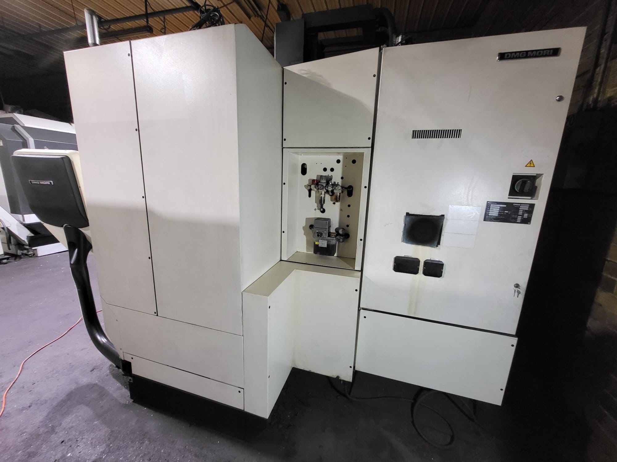 DMG MORI CMX 1100V VMC