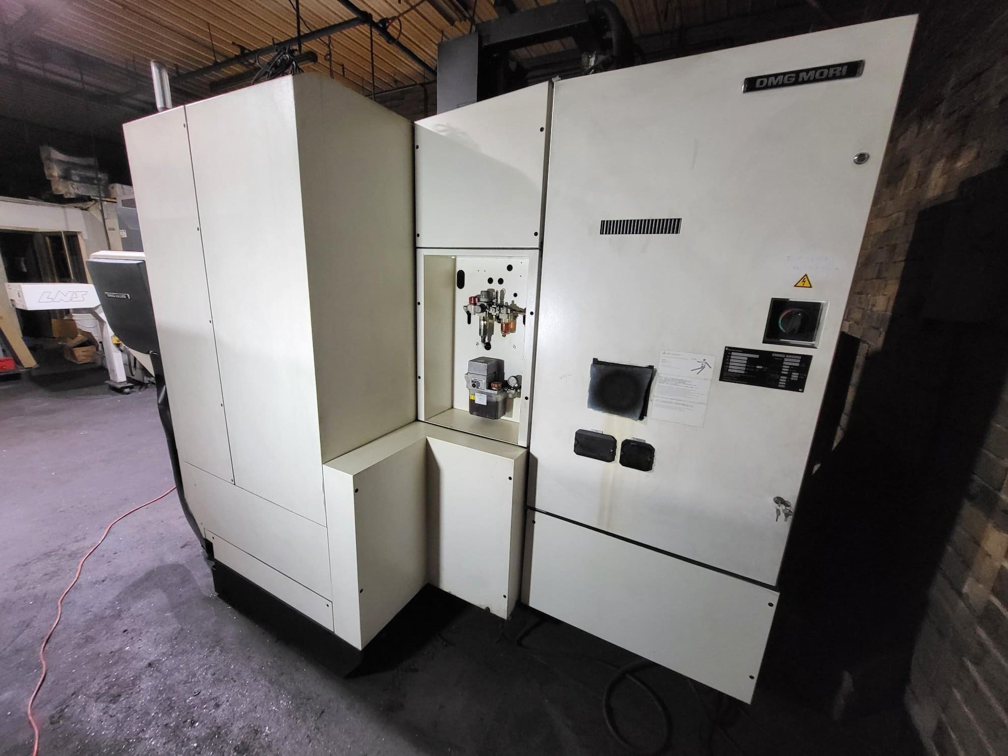 DMG MORI CMX 1100V VMC