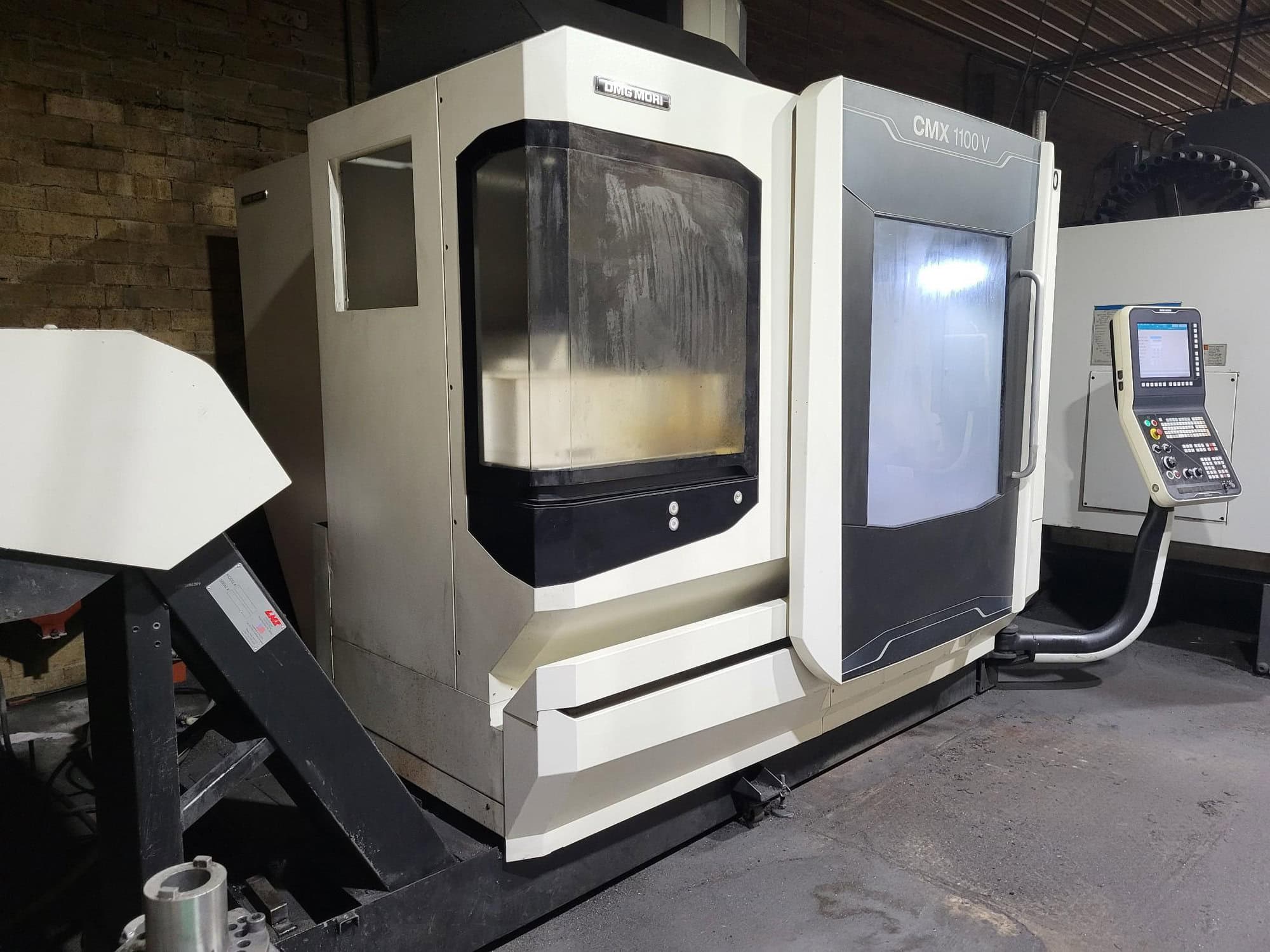 DMG MORI CMX 1100V VMC