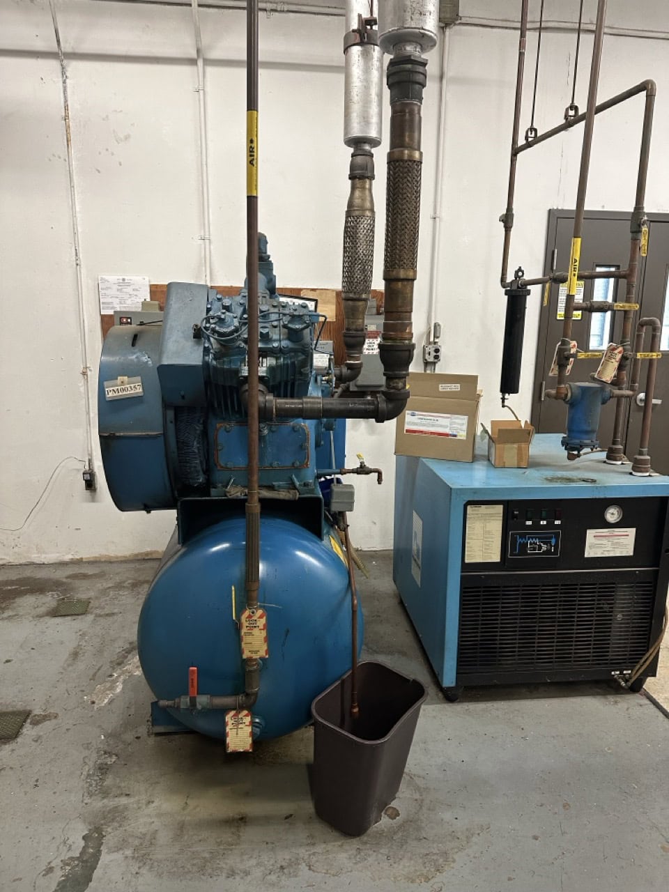 25 HP Quincy Air Compressor With Hankison International PS150 Air Dryer