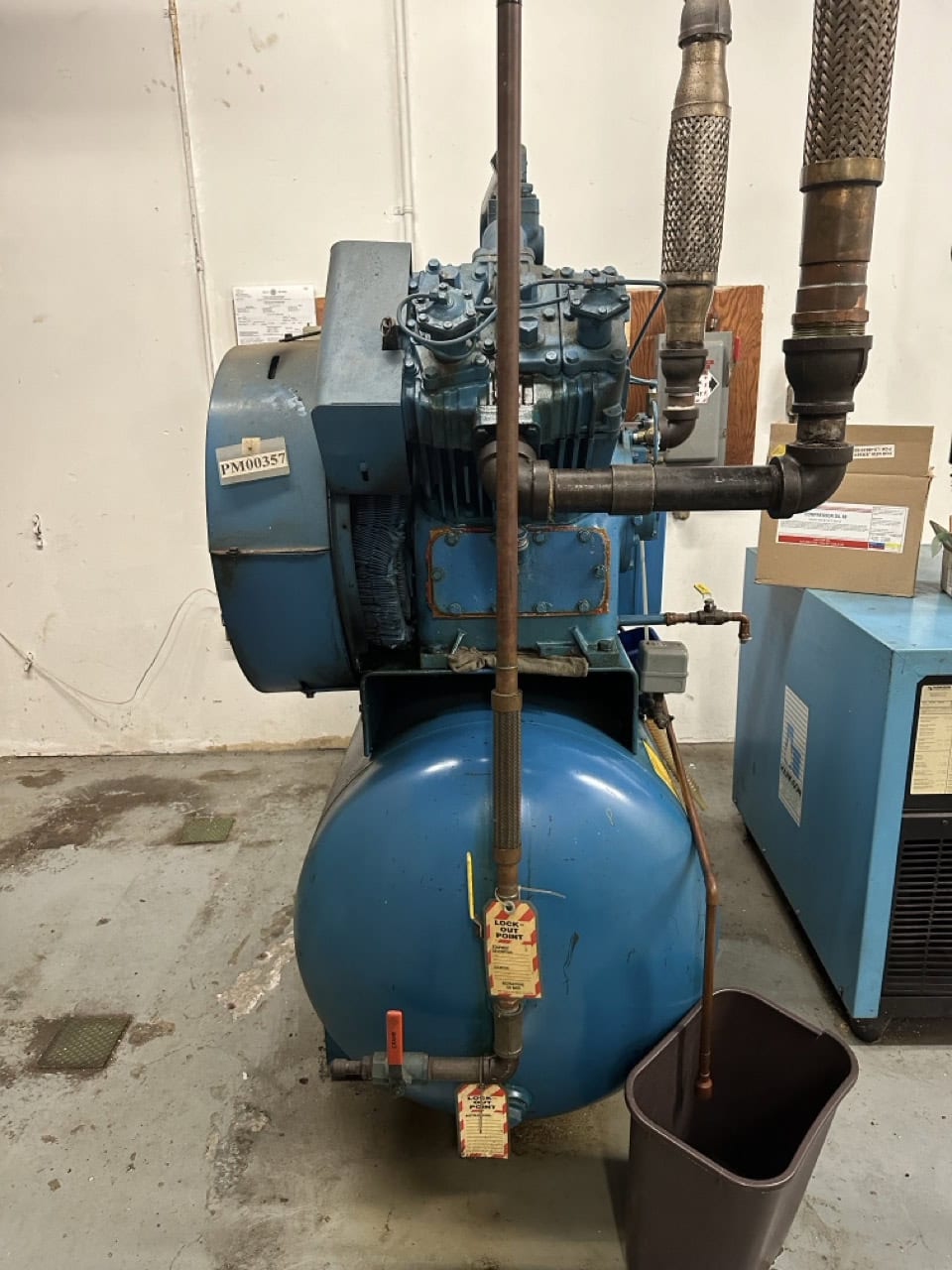 25 HP Quincy Air Compressor With Hankison International PS150 Air Dryer