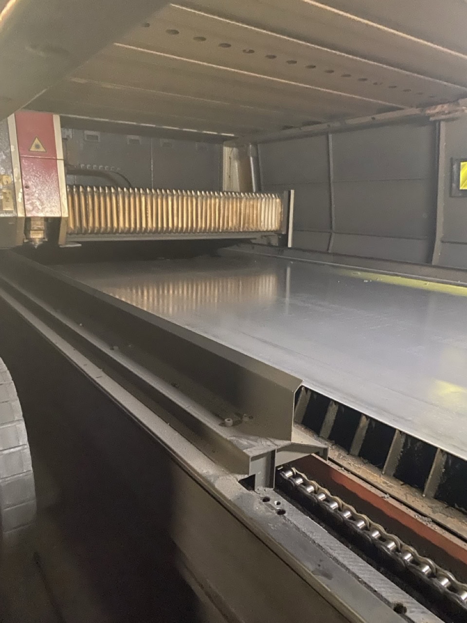 3000 Watt Amada Ensis 3015 AJ Fiber Laser