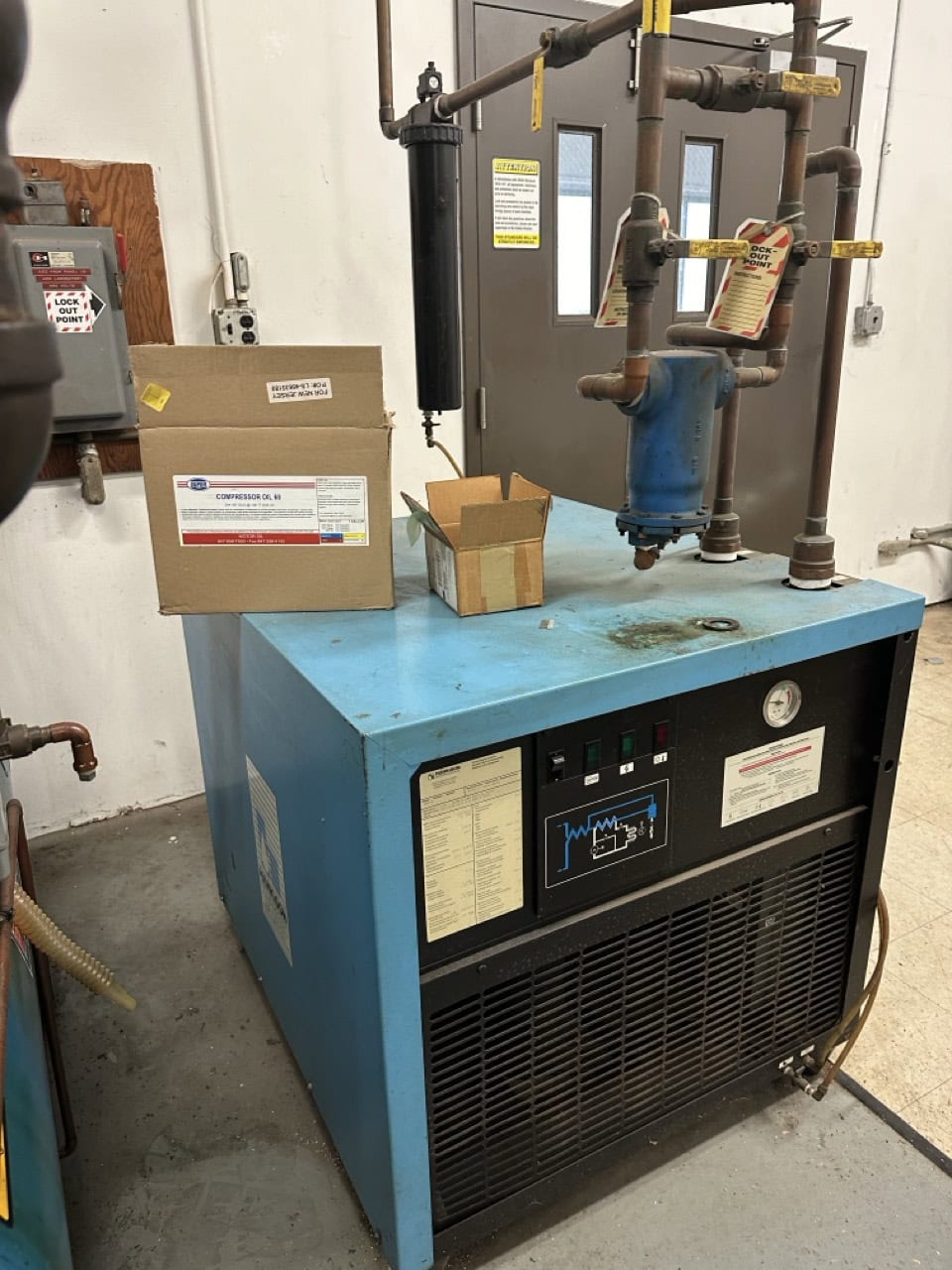 25 HP Quincy Air Compressor With Hankison International PS150 Air Dryer