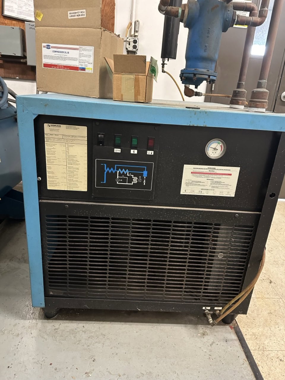 25 HP Quincy Air Compressor With Hankison International PS150 Air Dryer