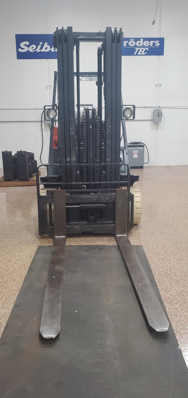 9000 lbs. Toyota BCS Cushion Tire 3 Stage Propane Forklift