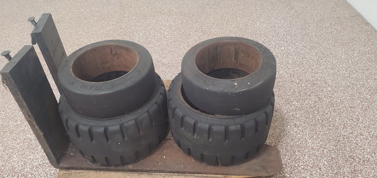 9000 lbs. Toyota BCS Cushion Tire 3 Stage Propane Forklift