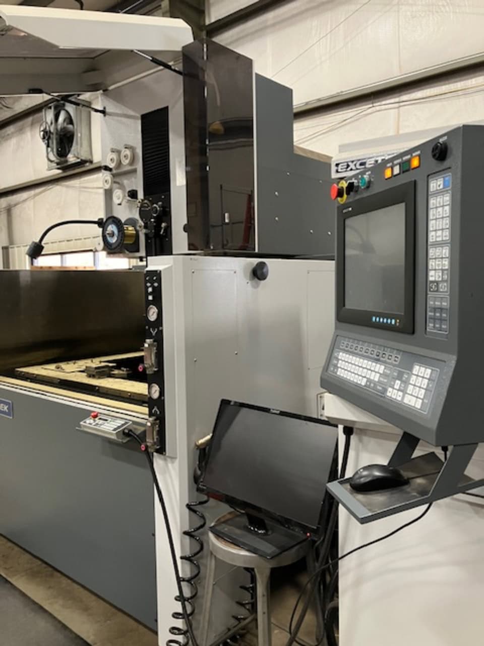 Excetek WX-1060 Wire EDM, 2014 - Drop Door, Chiller, Auto Threader