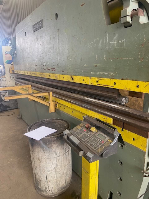 100 Ton x 12' Accurpress 710012 CNC Press Brake, 1996