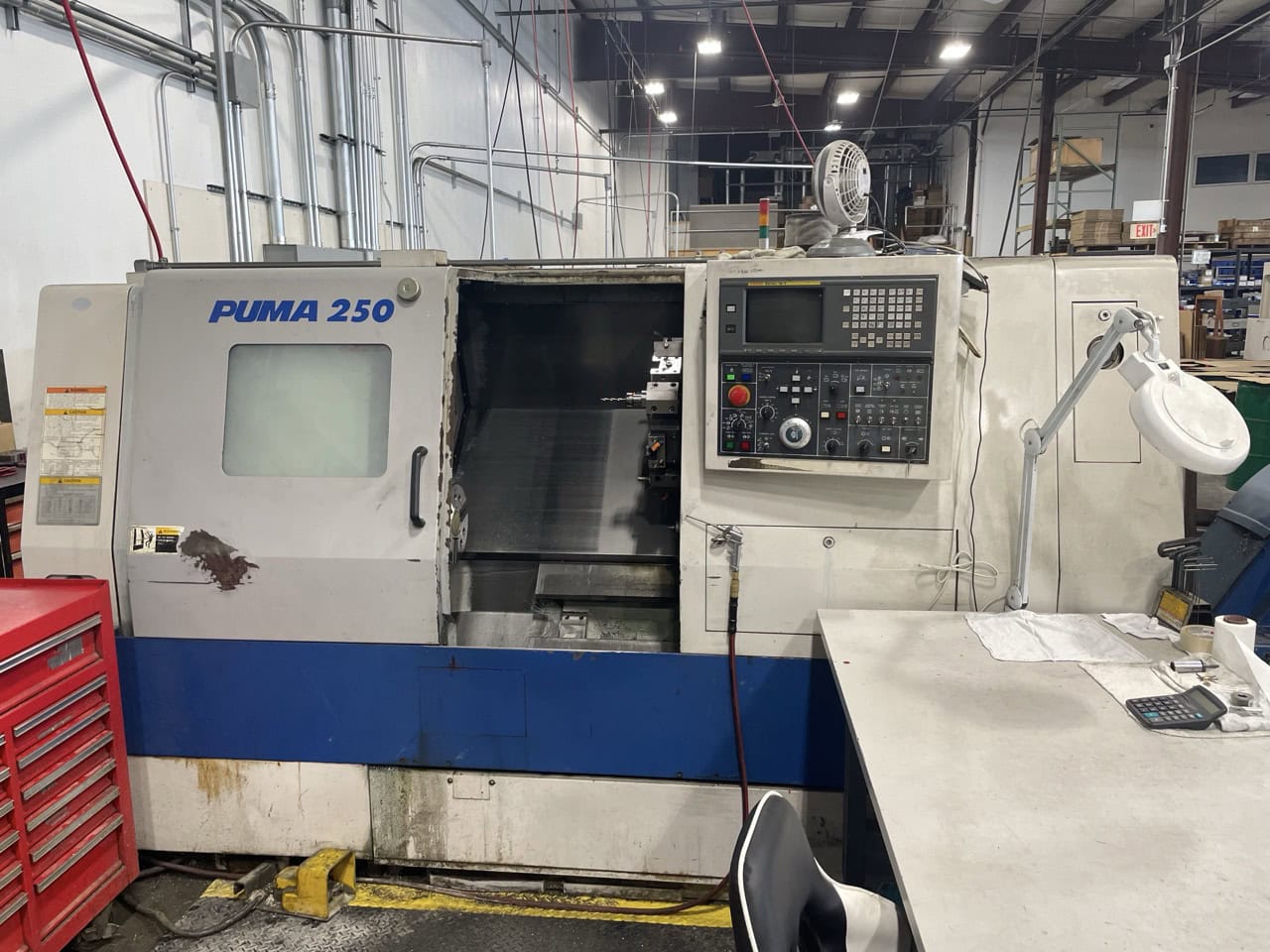 Daewoo Puma 250 CNC Lathe, 1997 - Tailstock, Chip Conveyor
