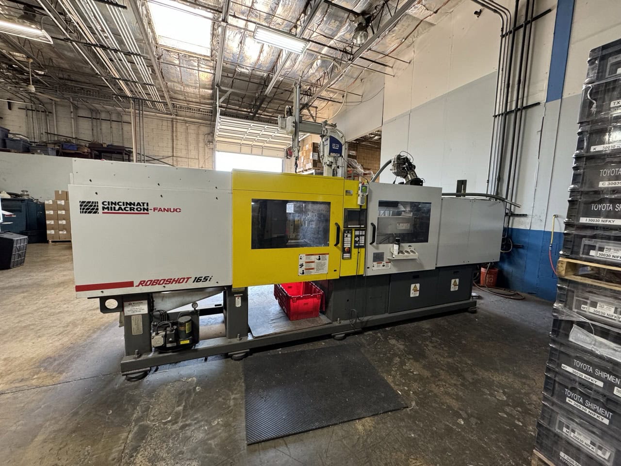 165 Ton 8oz Cincinnati Roboshot Milacron, 2000 - 29.5" x 29.5" Platen