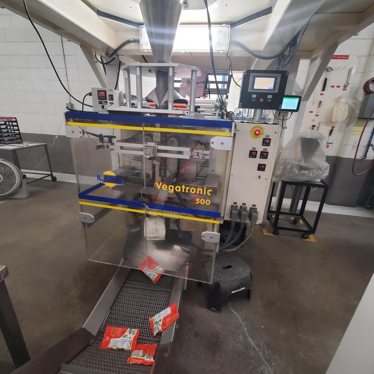 Ilapak VT 1000 Vegatronic 500 VFFS Bagger Only, 2004 - Includes Spare Wear Parts
