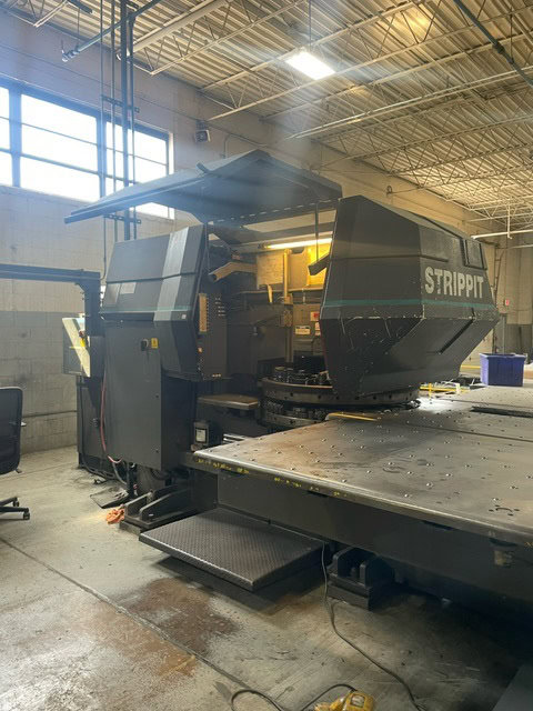 33 Ton Strippit 1250 H/30 Turret Punch (Includes Tooling) - Image 2