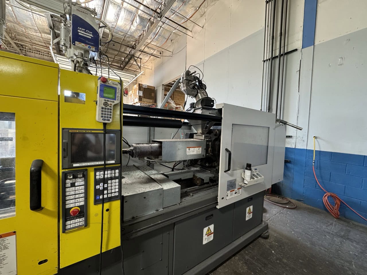 165 Ton 8oz Cincinnati Roboshot Milacron, 2000 - 29.5" x 29.5" Platen - Image 2