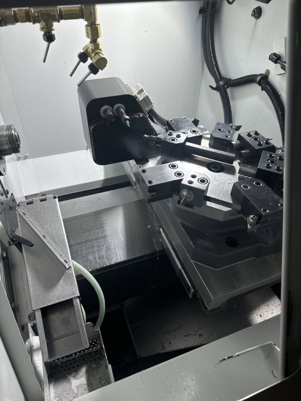 Haas CL-1 CNC Lathe, 2022 - Low Hours, Live Tooling With C-axis, Bar Feeder, Parts Catcher - Image 5