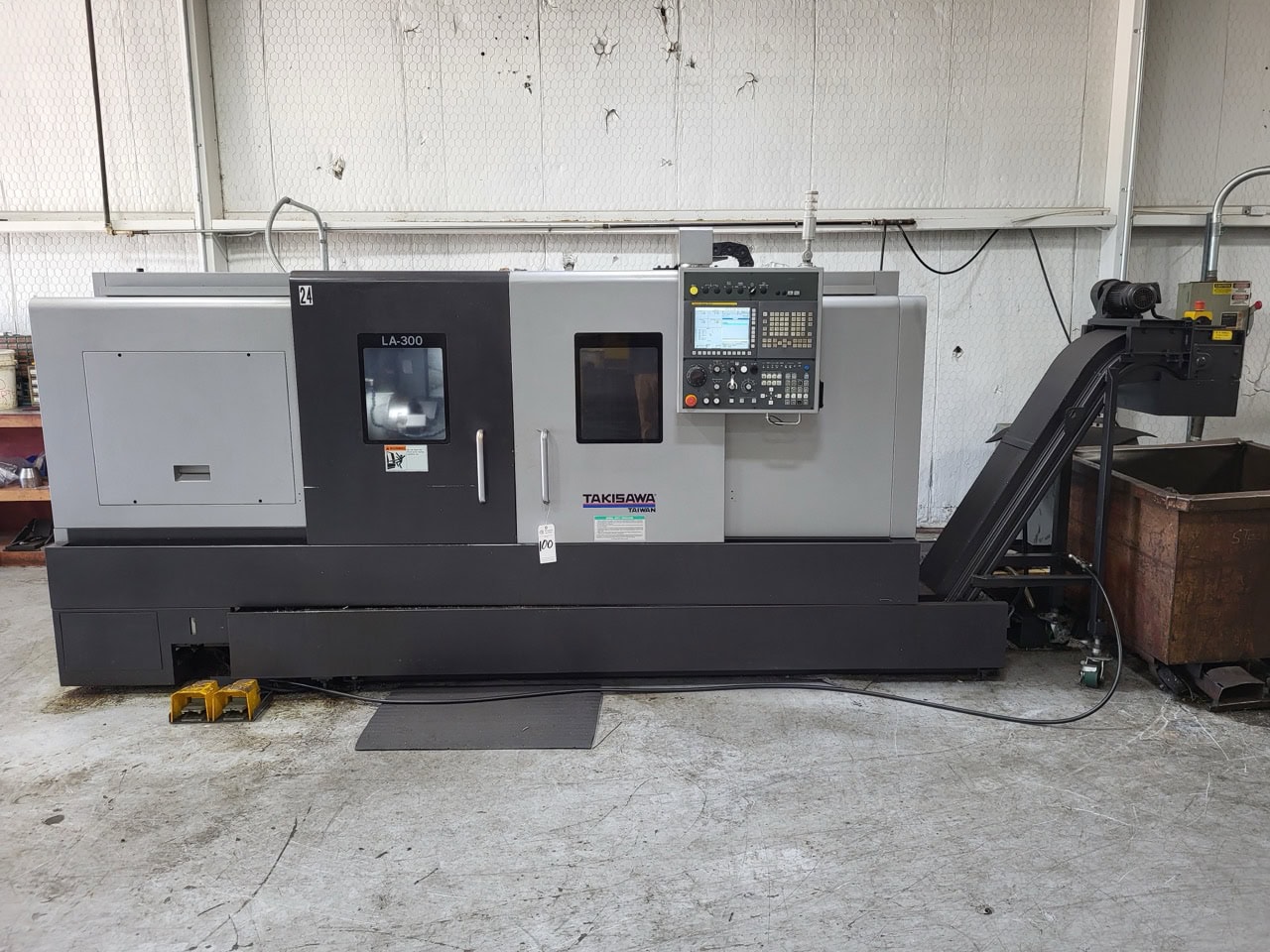 Takisawa LA-300 CNC Lathe, 2018 - Fanuc OI-TF Control, Tailstock, Chip Conveyor - Image 2