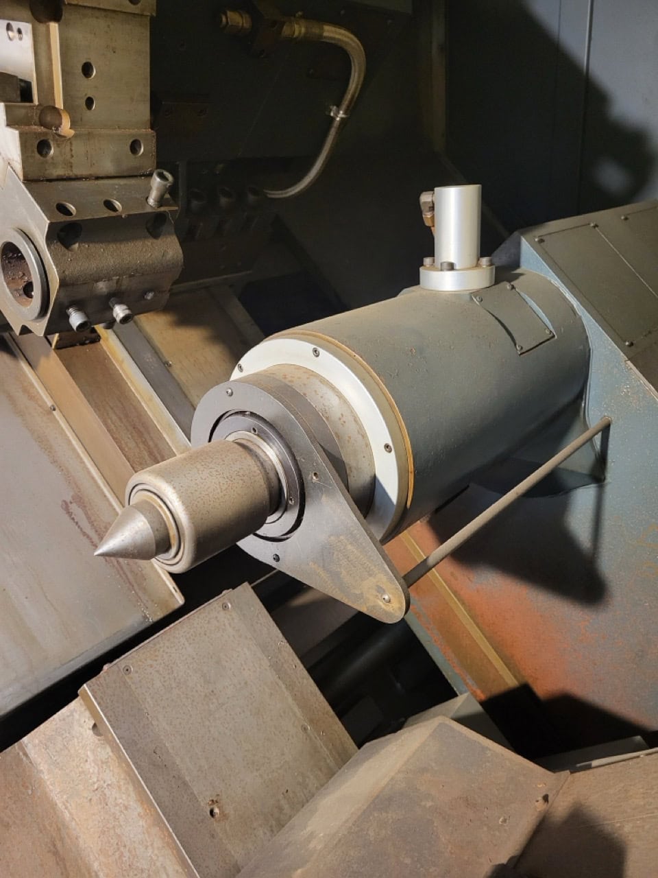 JOHNFORD HT-60-2D CNC Lathe, 2004 - Twin Turret, Chip Conveyor, Programable Tailstock, 24" Chuck - Image 11