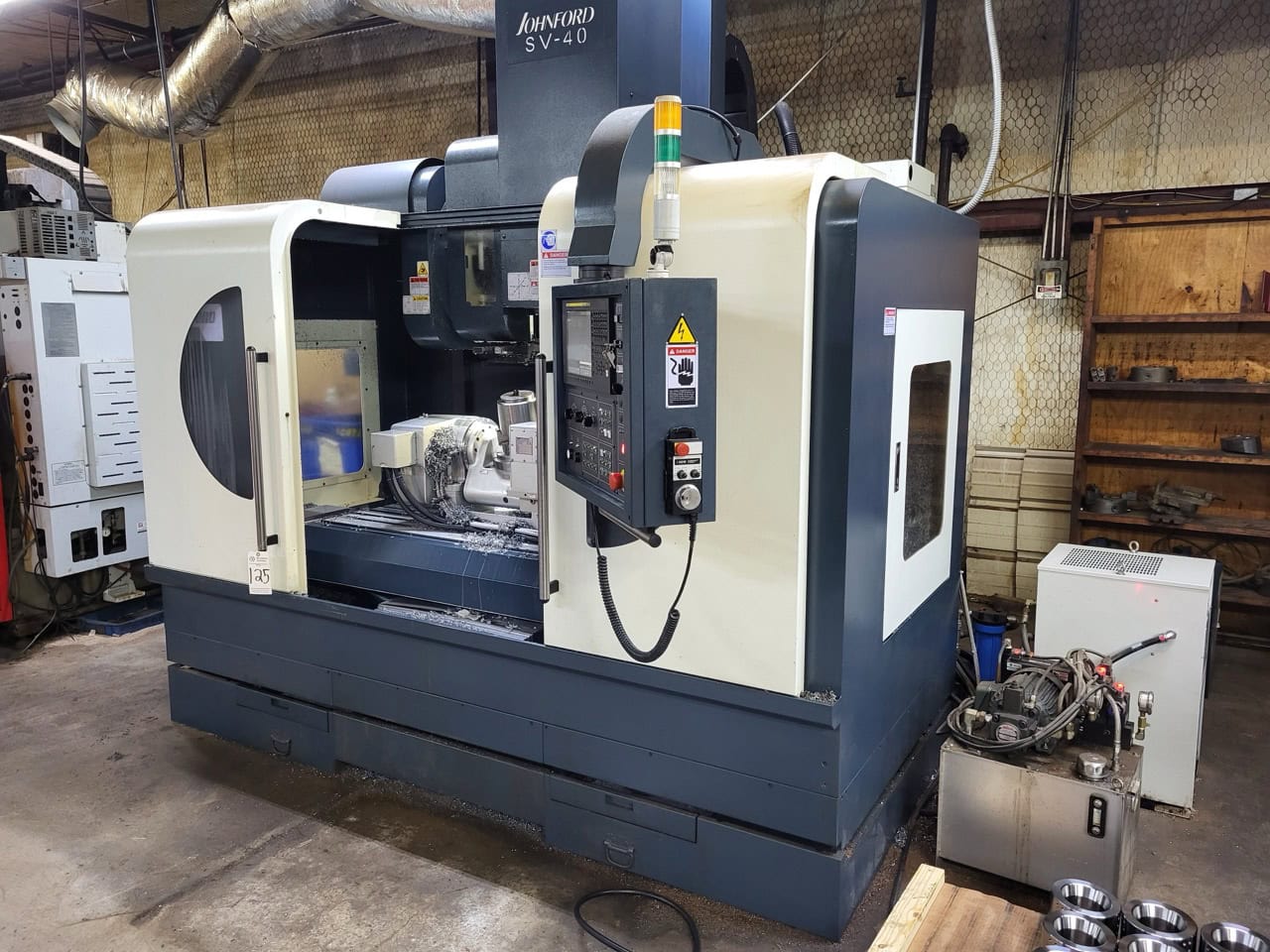 JOHNFORD SV-40 VMC, 2020 - With 4th/5th axis, Chip Conveyor - Image 5