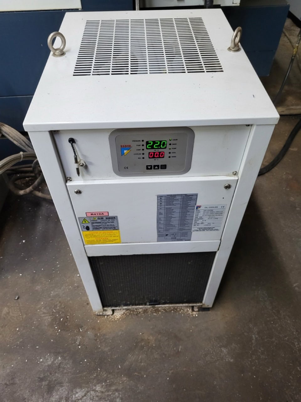 JOHNFORD SV-40 VMC, 2020 - With 4th/5th axis, Chip Conveyor - Image 17