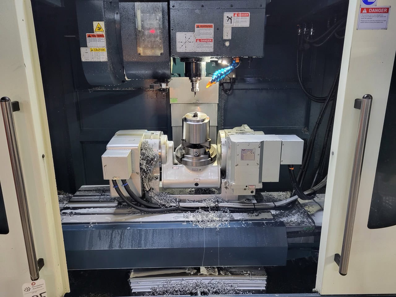 JOHNFORD SV-40 VMC, 2020 - With 4th/5th axis, Chip Conveyor - Image 25