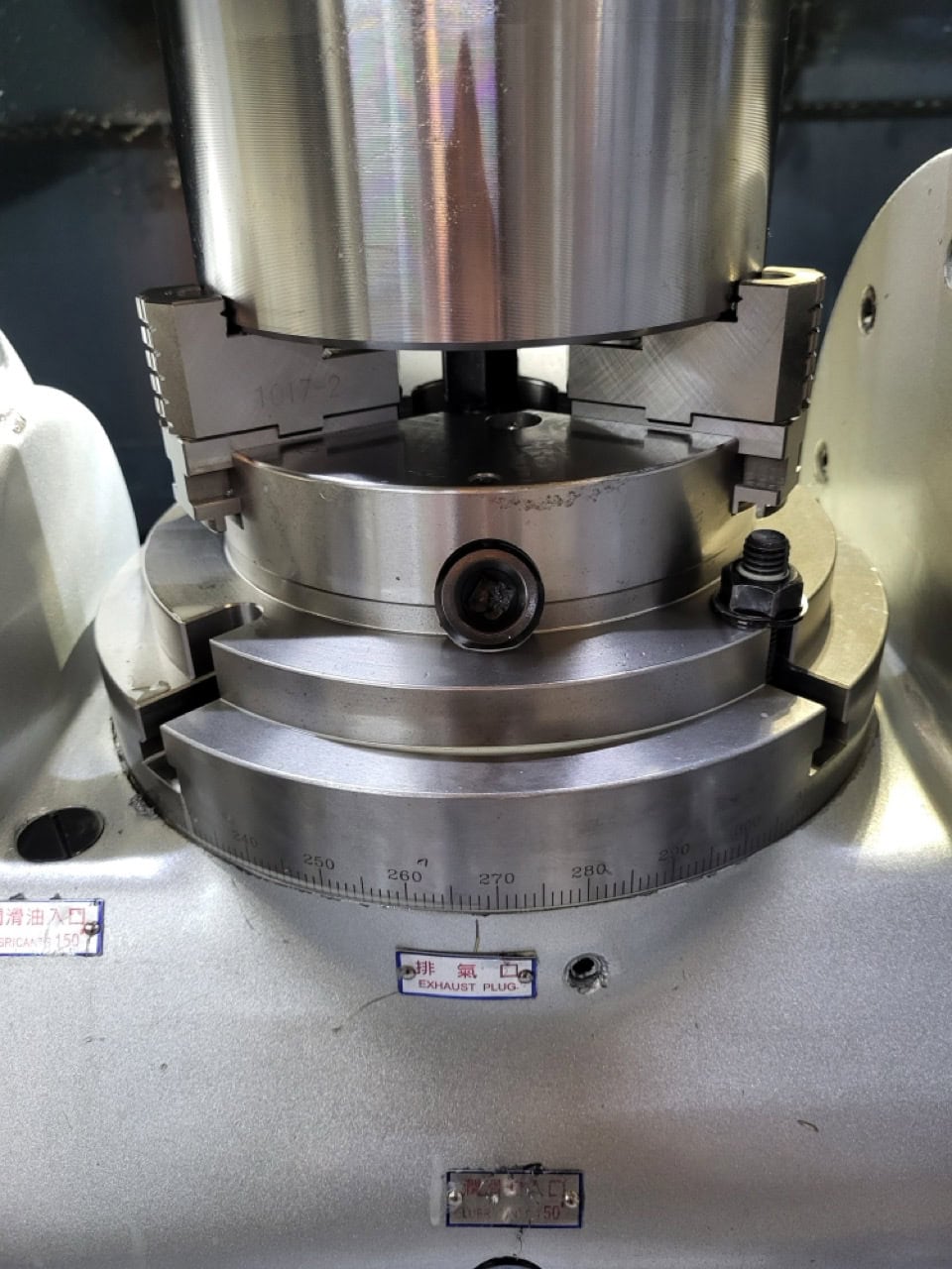 JOHNFORD SV-40 VMC, 2020 - With 4th/5th axis, Chip Conveyor - Image 28