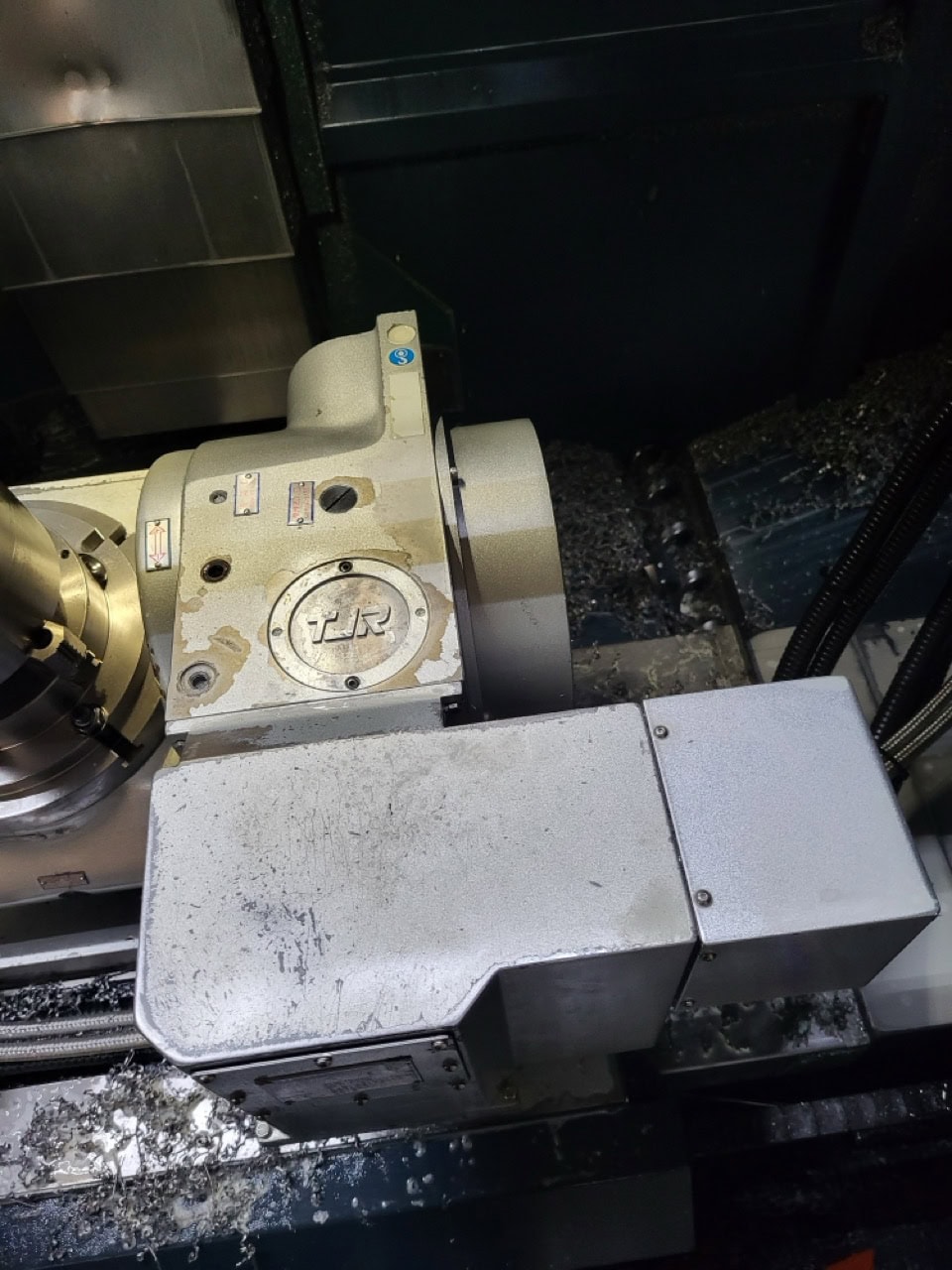 JOHNFORD SV-40 VMC, 2020 - With 4th/5th axis, Chip Conveyor - Image 29