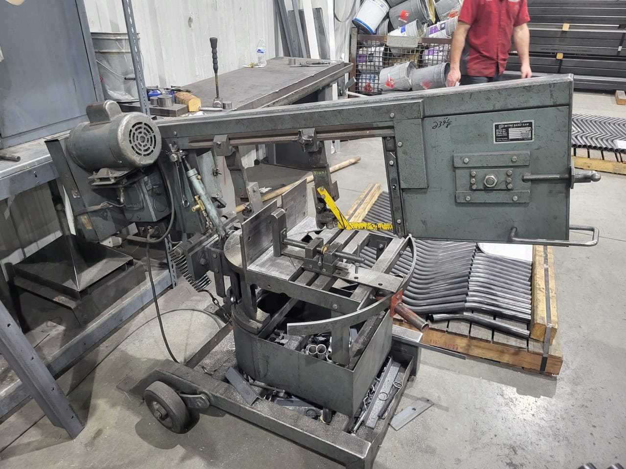 10" Ellis 1800 Mitre Horizontal Bandsaw - Image 2