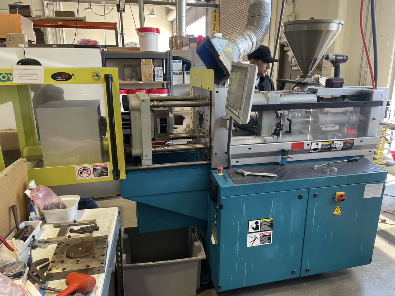 35 Ton 1.0 oz Boy 35A Injection Molding Machine, 2009 - Two Screws, New Barrel Heaters, Chiller - Image 3