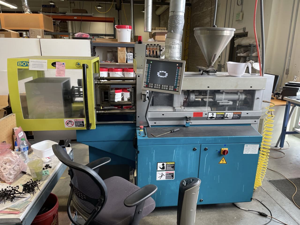 35 Ton 1.0 oz Boy 35A Injection Molding Machine, 2009 - Two Screws, New Barrel Heaters, Chiller - Image 4