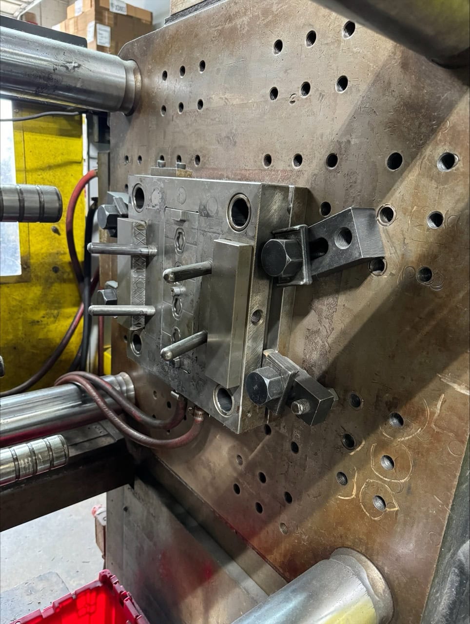 165 Ton 8oz Cincinnati Roboshot Milacron, 2000 - 29.5" x 29.5" Platen - Image 6