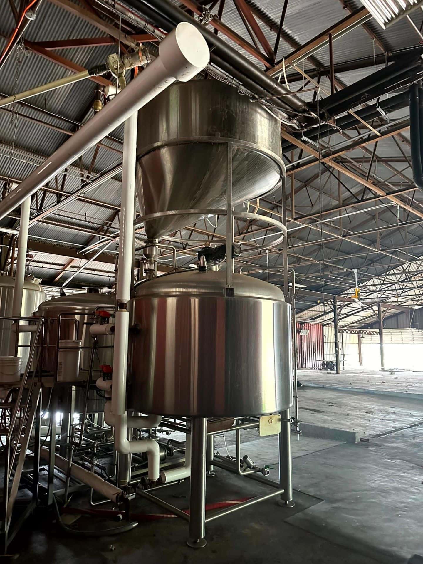 Alpha Brewing Operations 30 Barrel 2 Vessel Brew System, Grist Case and Oversized Heat Exchanger, 2015 - Image 4