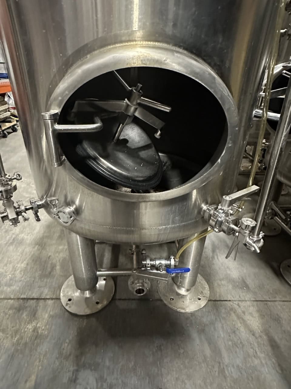 (4) 7 BBL Single Wall Brite Tanks - Image 3