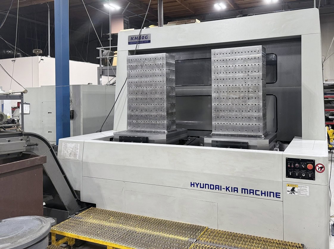 Hyundai Wia KH80G 800mm HMC, 2007 - 1000 PSI Coolant Thru Spindle, Cat 50, 80 ATC, Chip Conveyor, 32" Pallet