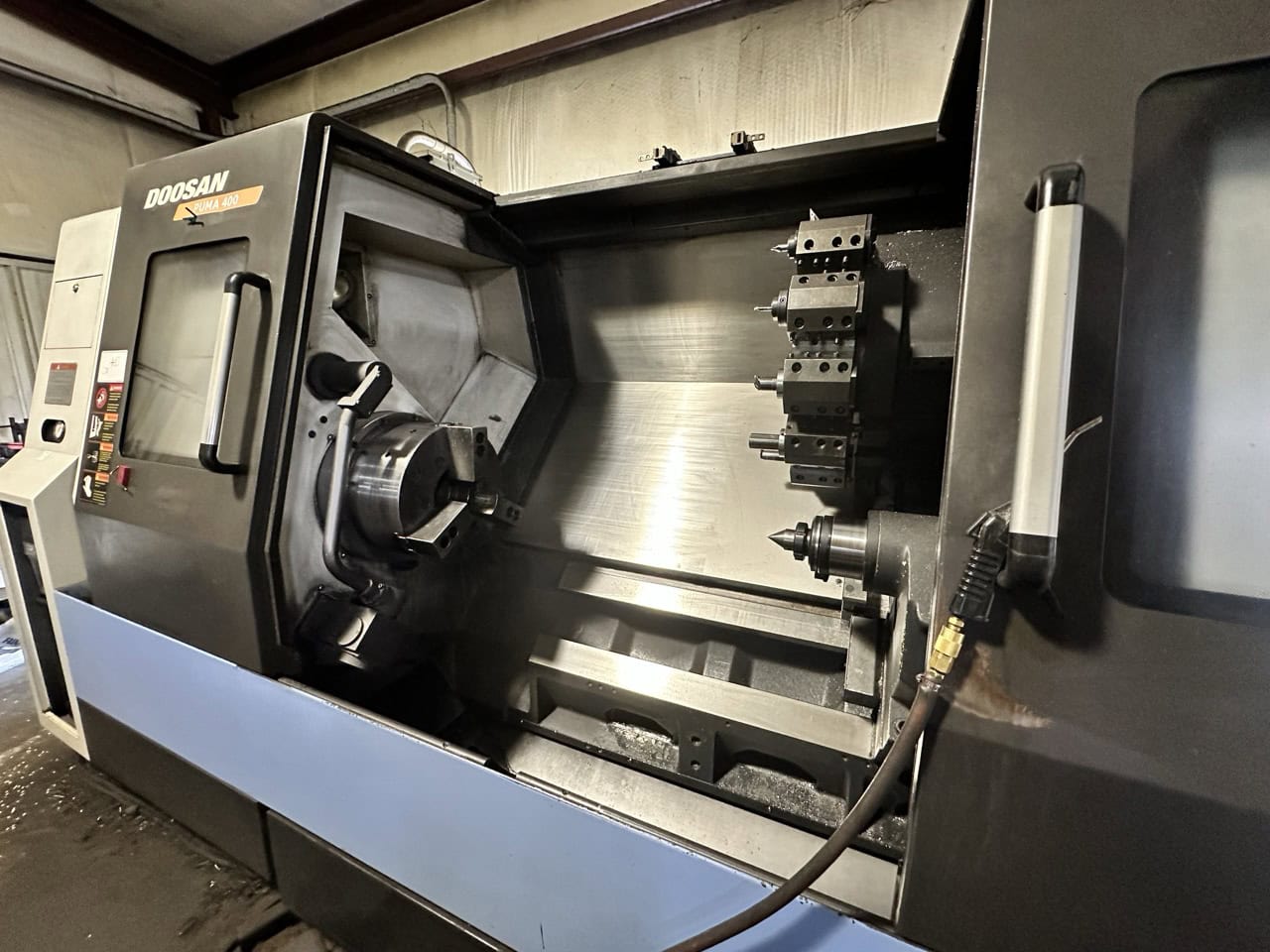 Doosan Puma 400C CNC Lathe, 2010 - 6.5" Big Bore, Tailstock, 16" Chuck - Image 3