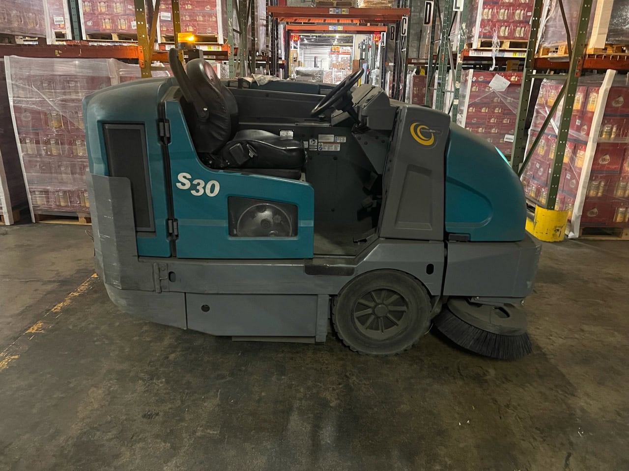 Tennant S30 Ride-On Scrubber & Sweeper - Image 2