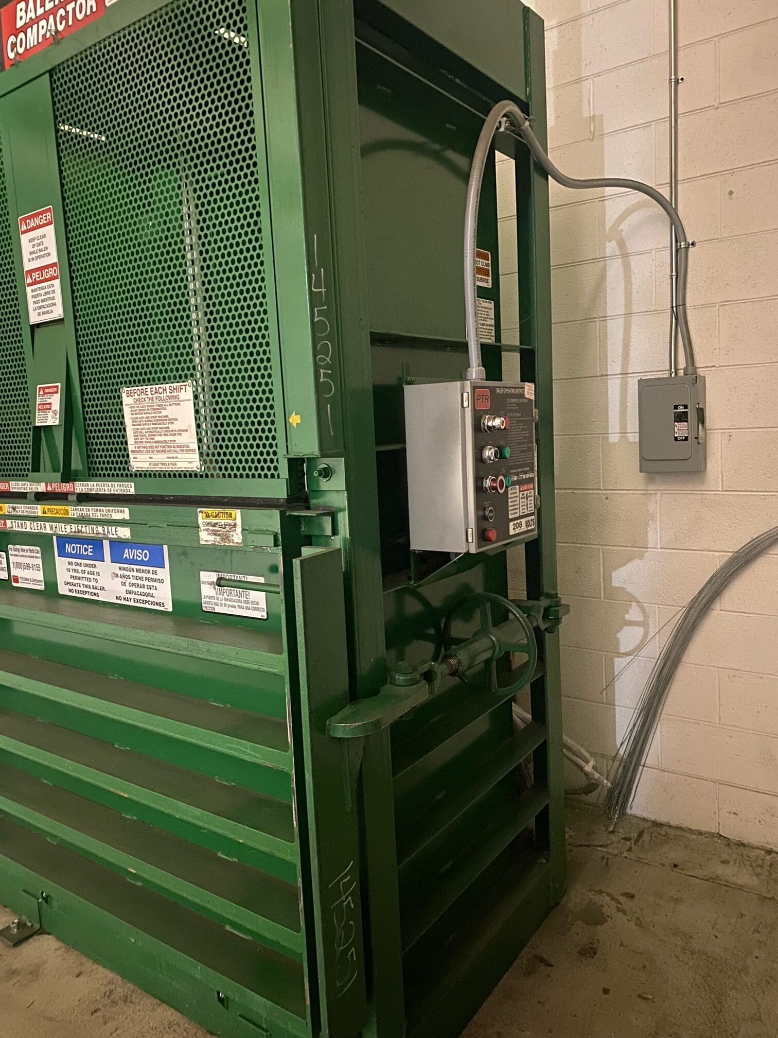 PTR Vertical Downstroke 3400HD Baler, 2014 - Image 2