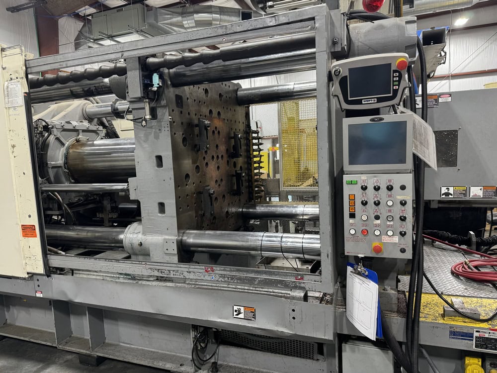 610 Ton 70.7 oz Shot Size Nissei FV560-210L Injection Molding Machine, 2008 - Core Pull, Hydraulic Knockout - Image 2