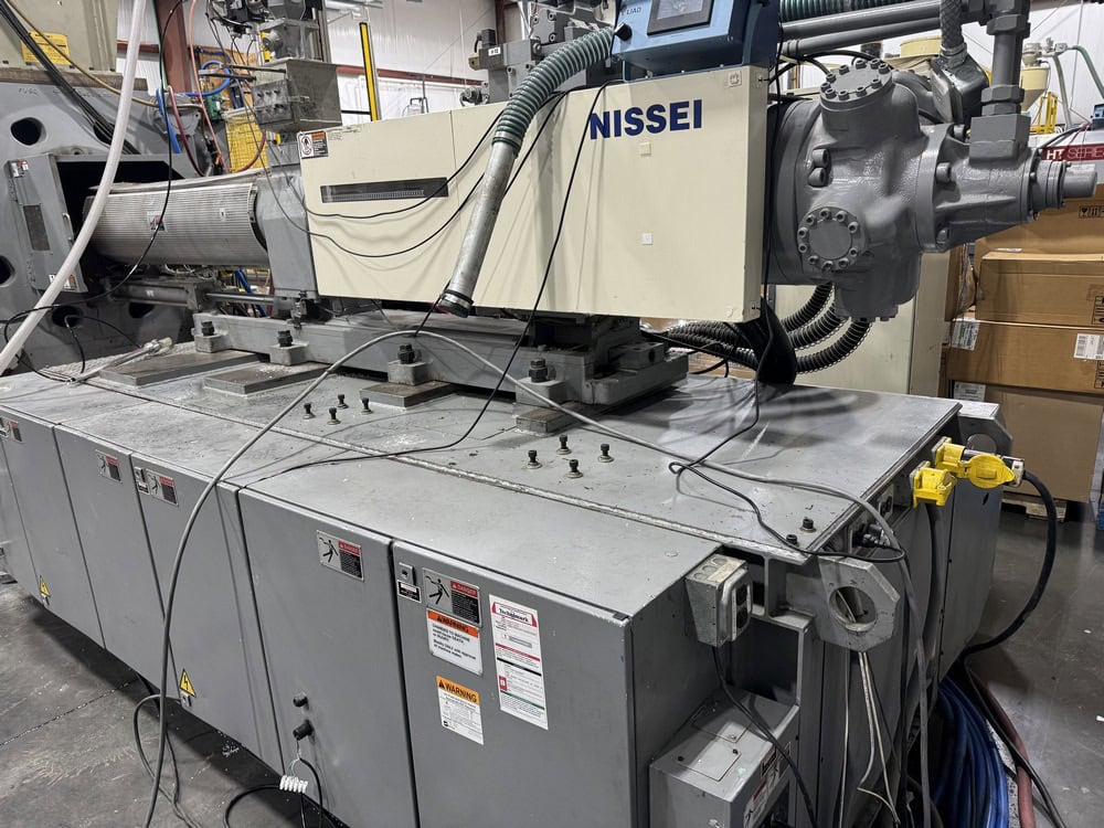 610 Ton 70.7 oz Shot Size Nissei FV560-210L Injection Molding Machine, 2008 - Core Pull, Hydraulic Knockout - Image 3