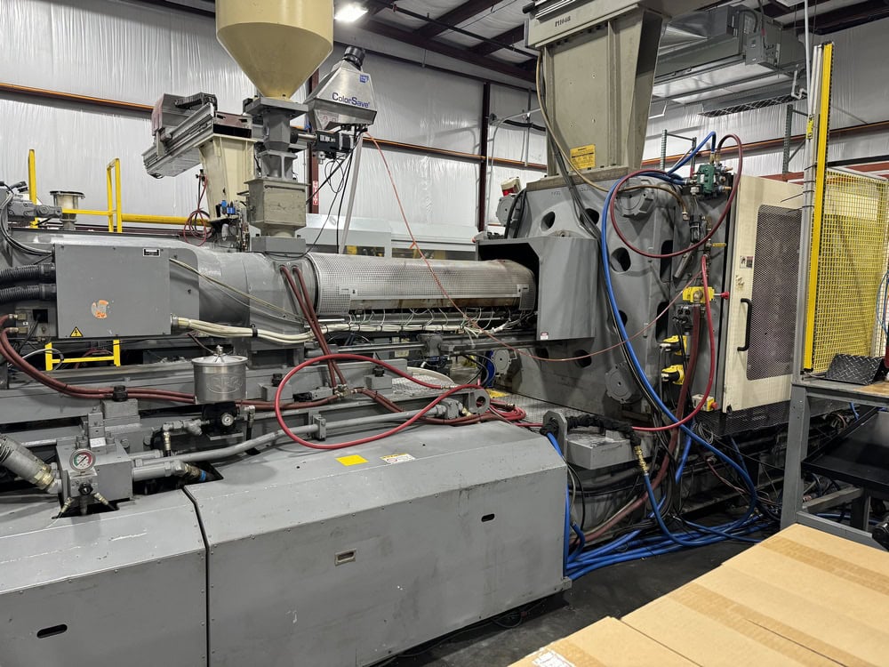 610 Ton 70.7 oz Shot Size Nissei FV560-210L Injection Molding Machine, 2008 - Core Pull, Hydraulic Knockout - Image 4