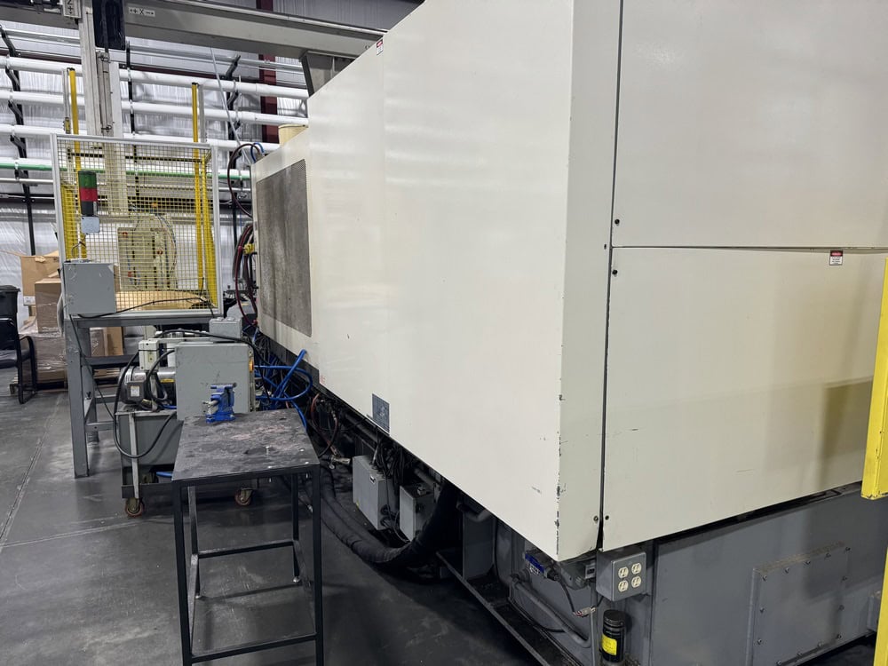 610 Ton 70.7 oz Shot Size Nissei FV560-210L Injection Molding Machine, 2008 - Core Pull, Hydraulic Knockout - Image 5