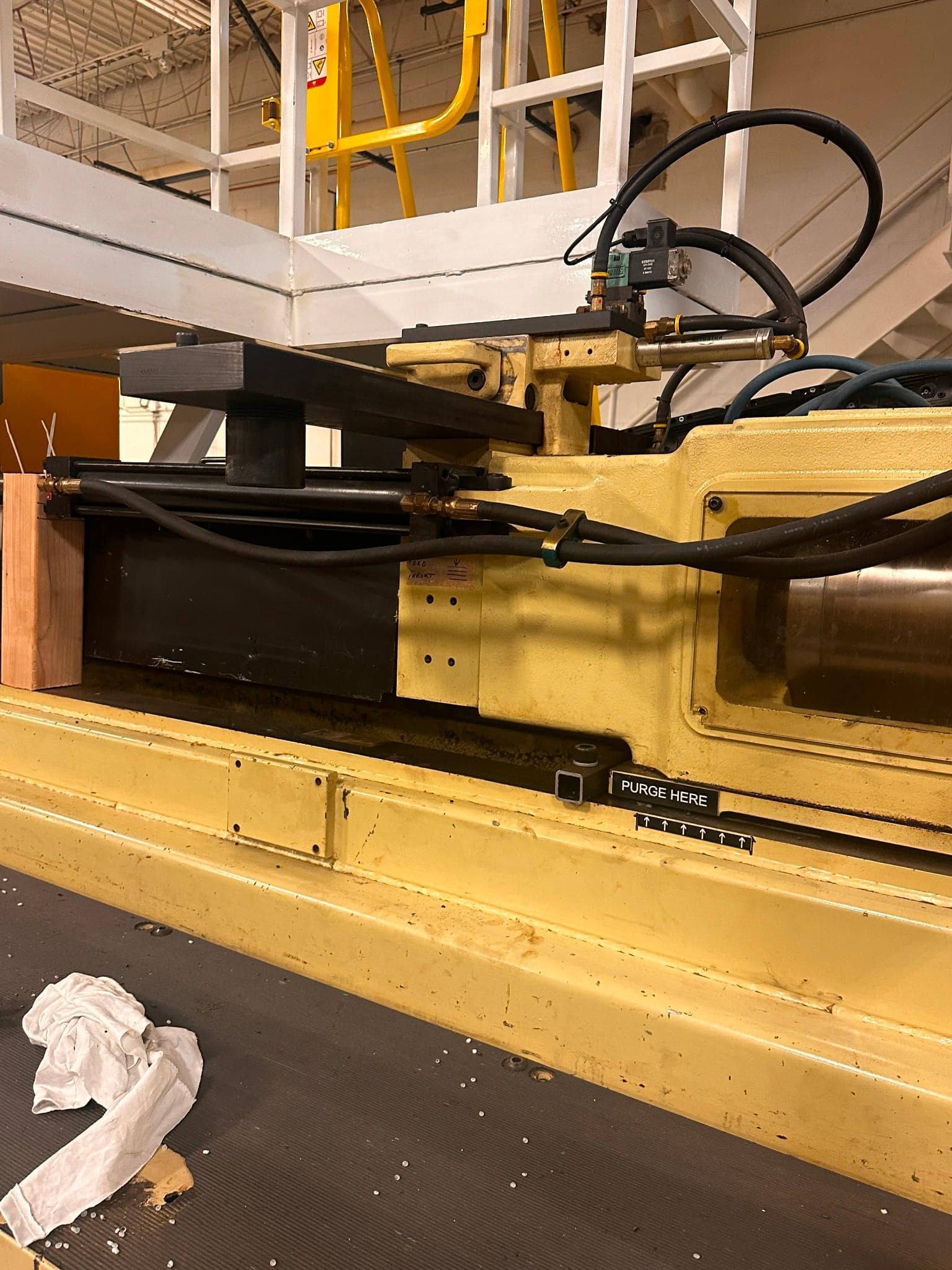 300 Ton 59 Oz Shot Husky RS70/60 Injection Molder, 1998 - Image 19